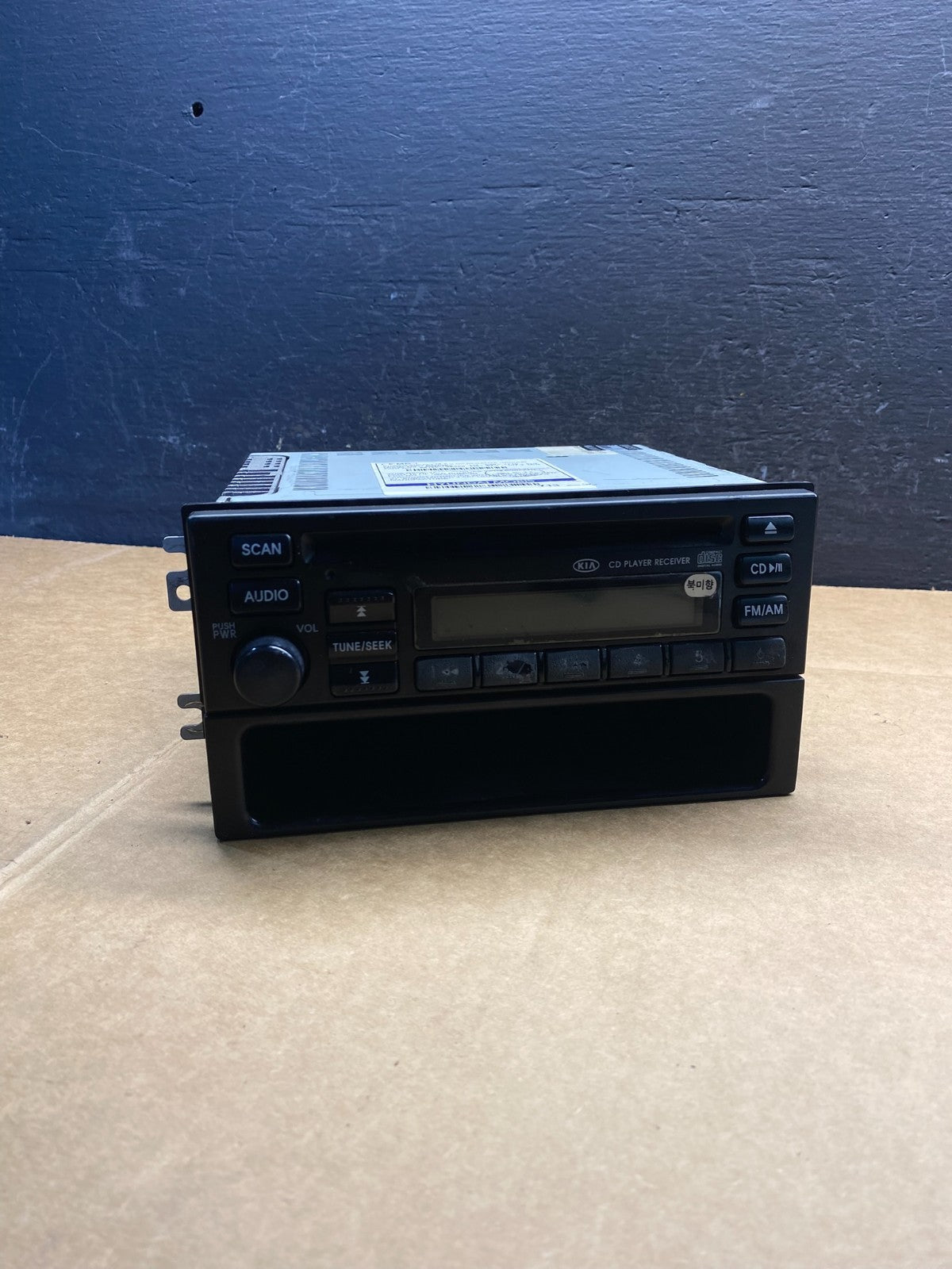 2003 2004 2006 Kia Sorento AM/FM CD Radio Casette AD3653 DG0