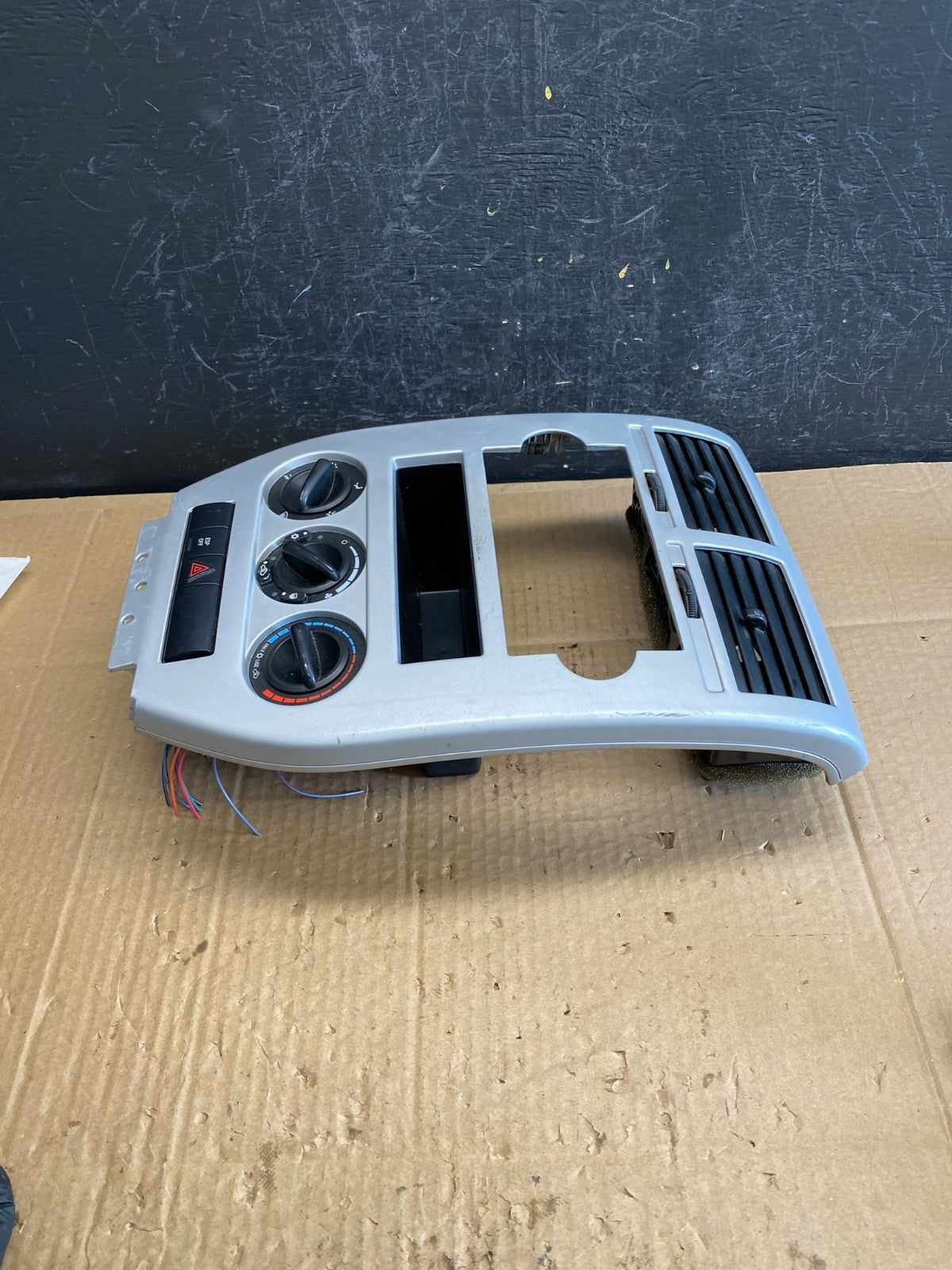 2007 - 2009 Jeep Patriot Compass Dash Radio Center Bezel Climate Dash AC9515 DG2