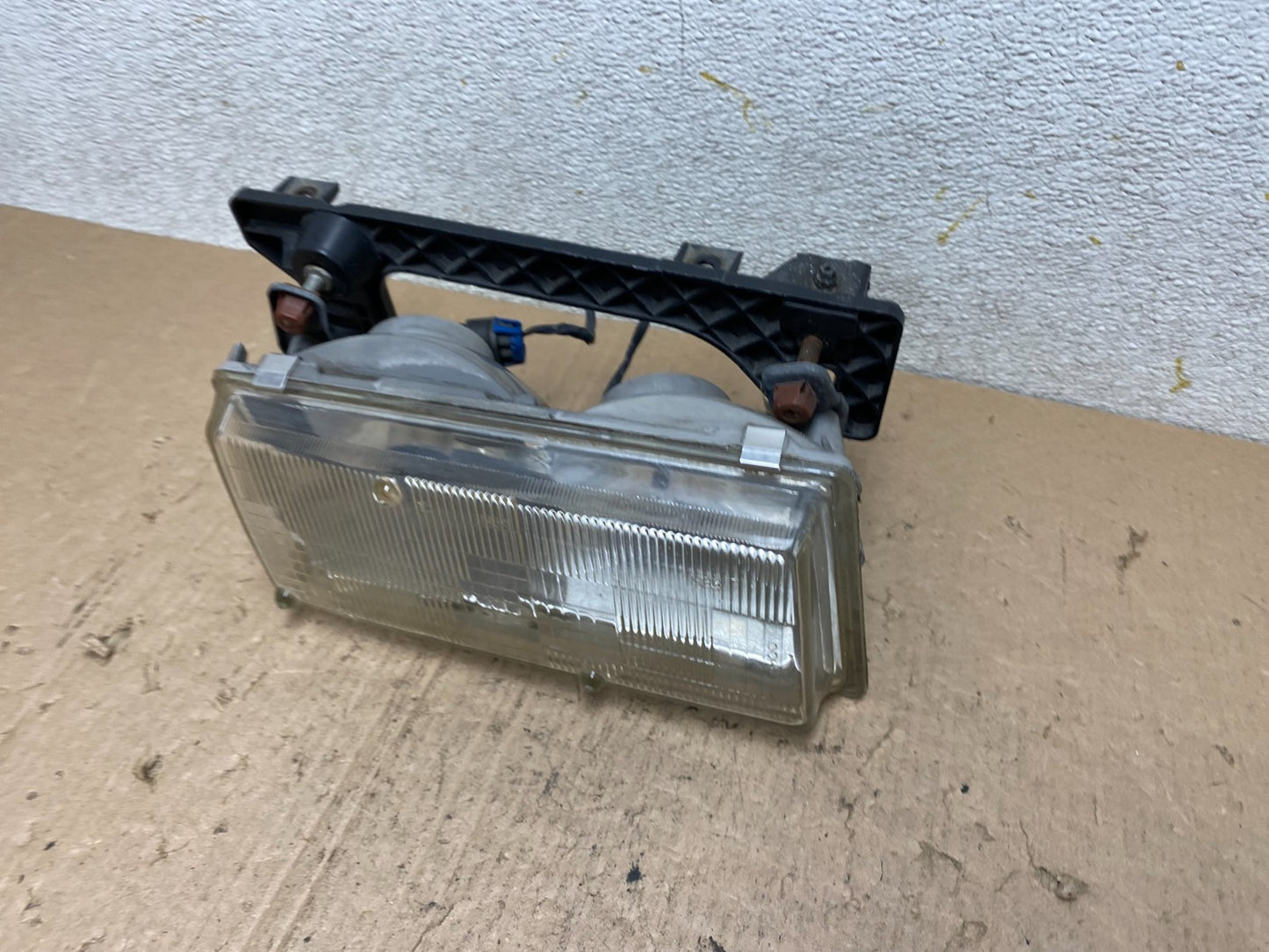 1995 to 1997 Cadillac Eldorado Right Passenger RH Side Headlight Q2717 PS1