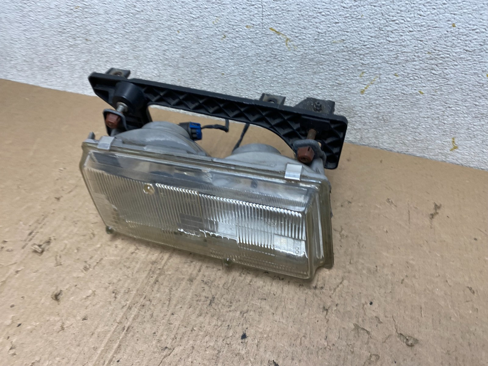 1995 to 1997 Cadillac Eldorado Right Passenger RH Side Headlight Q2717 PS1