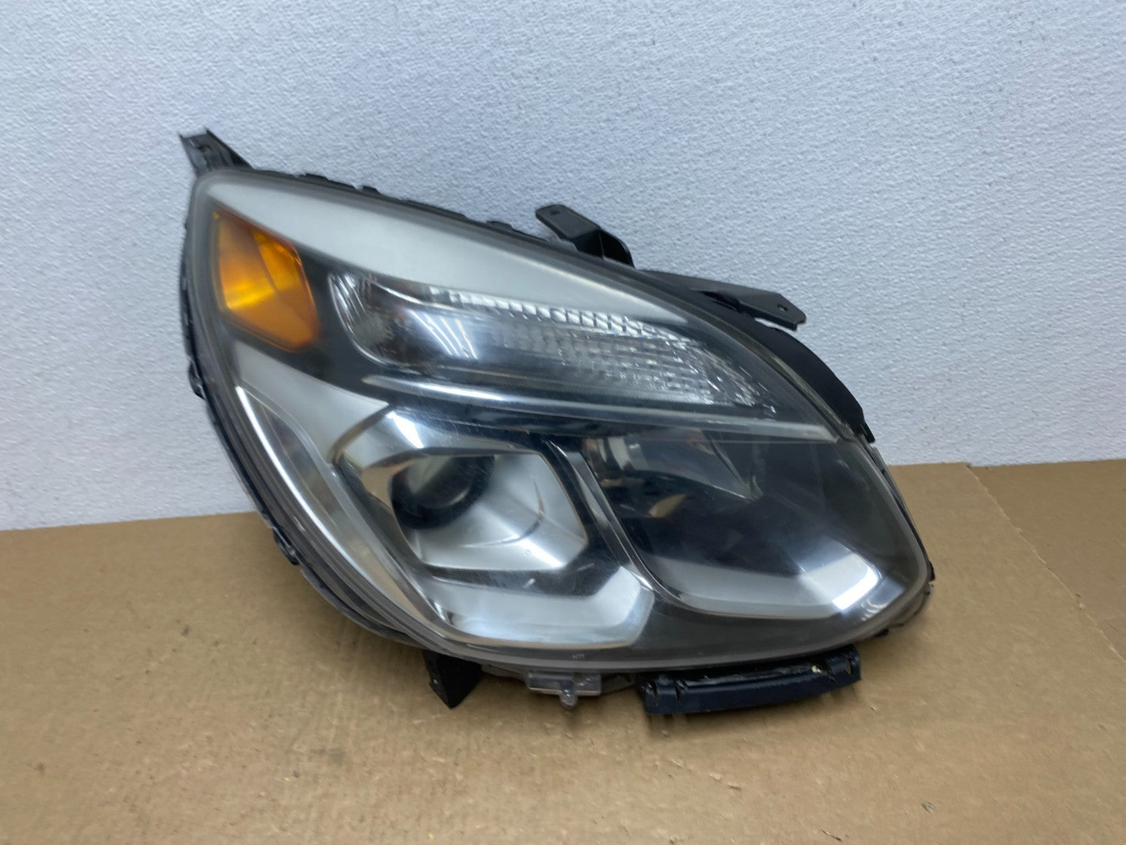 2016-2018 Chevrolet Equinox Right Passenger RH Halogen Headlight Oem AC1262 DW0