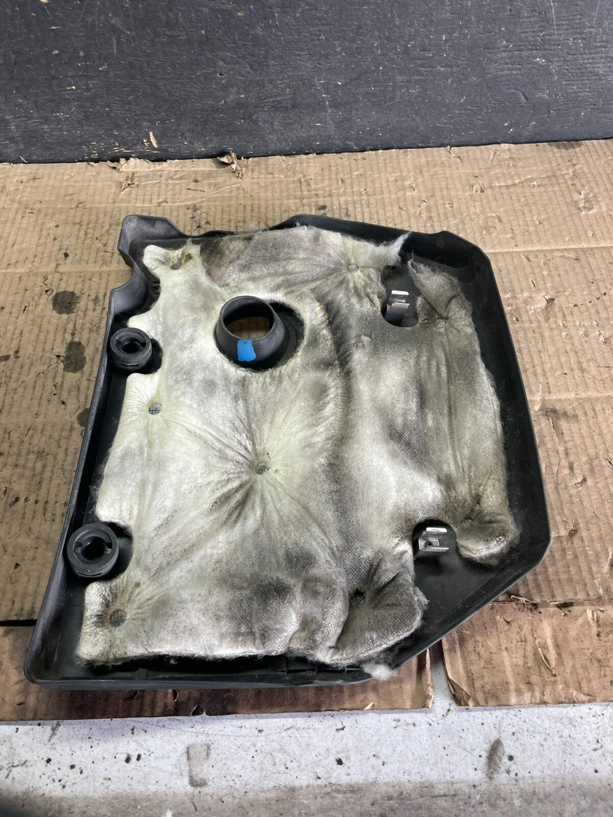 2004 to 2009 Mazda 3 DOHC 16 VALVE Engine Shield Top Cover M2615 PS6