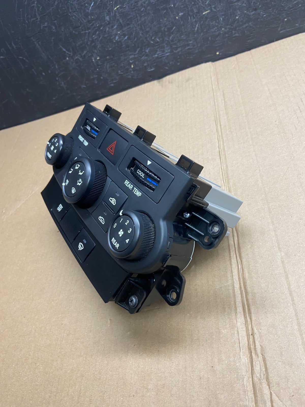 2006 - 2012 Kia Sedona AC Temperature Climate Control Switch AE4214 DG2