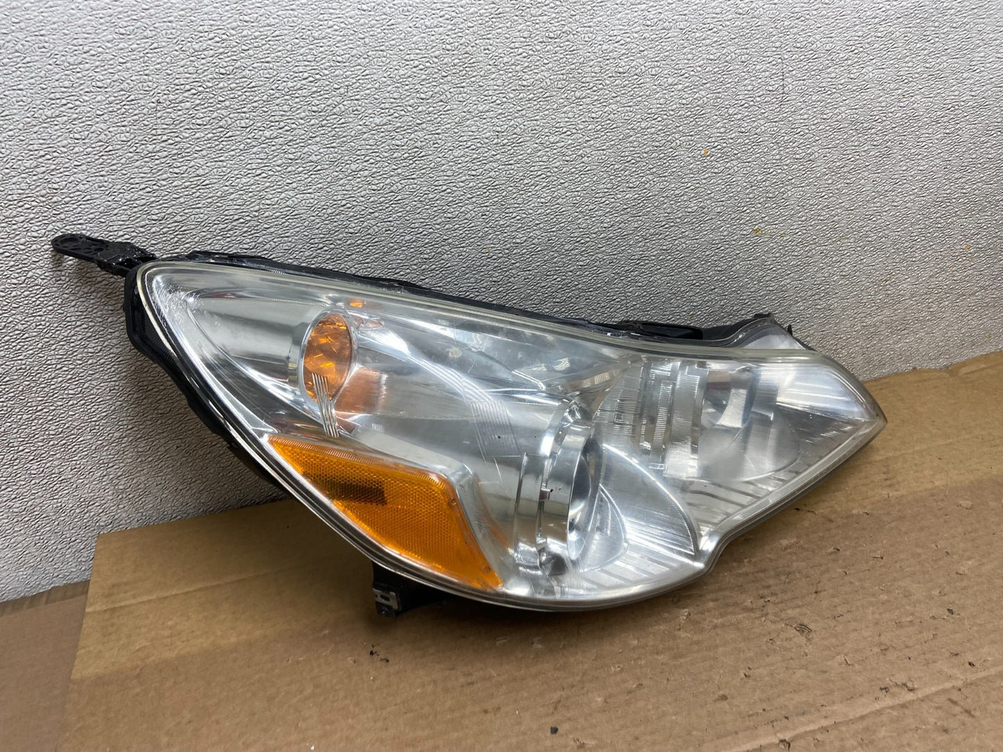 2010-2012 Subaru Legacy Outback Right Passenger Headlight Oem AB5181 DW2