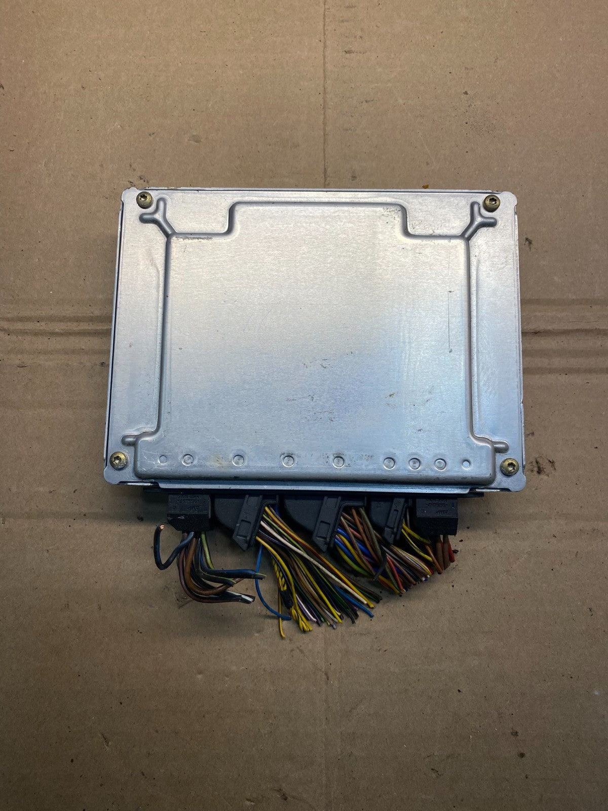 1996 1997 BMW 740i ECM ECU Engine Control Computer Module AE9977 DG1
