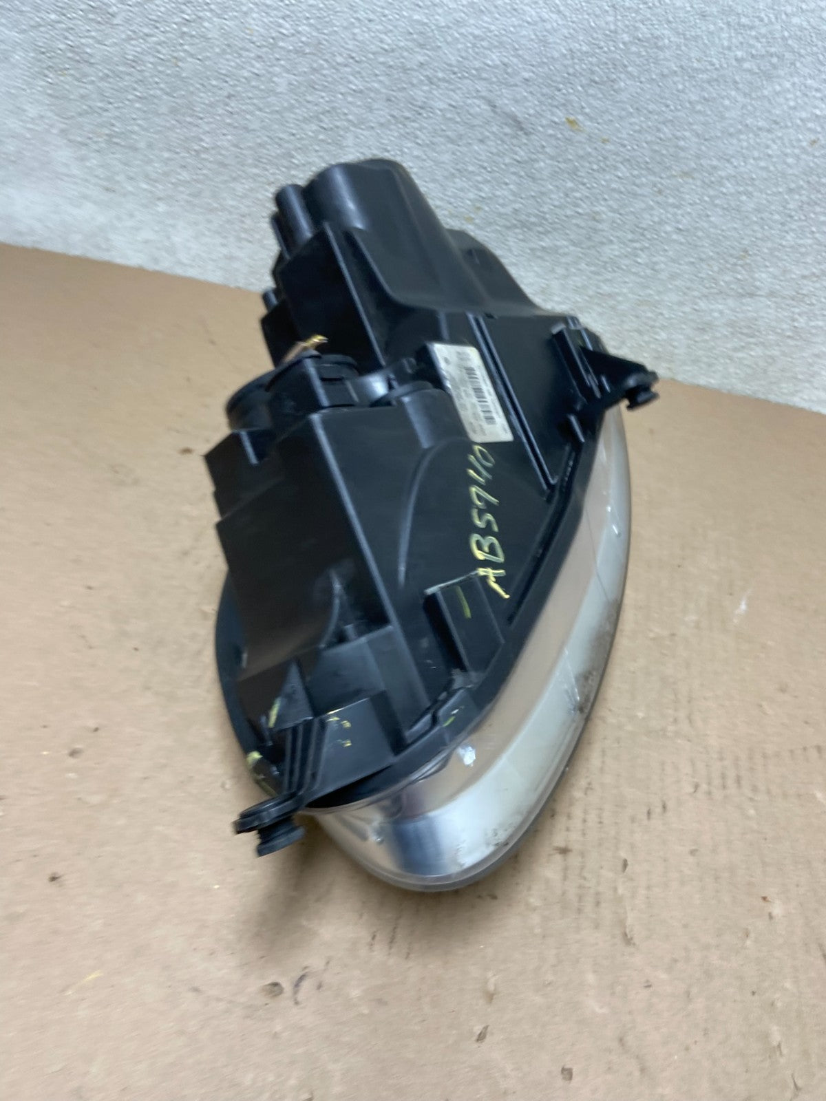 2005 - 2010 Volkswagen Jetta Right Passenger RH Side Headlight Halogen AB5940 DW9