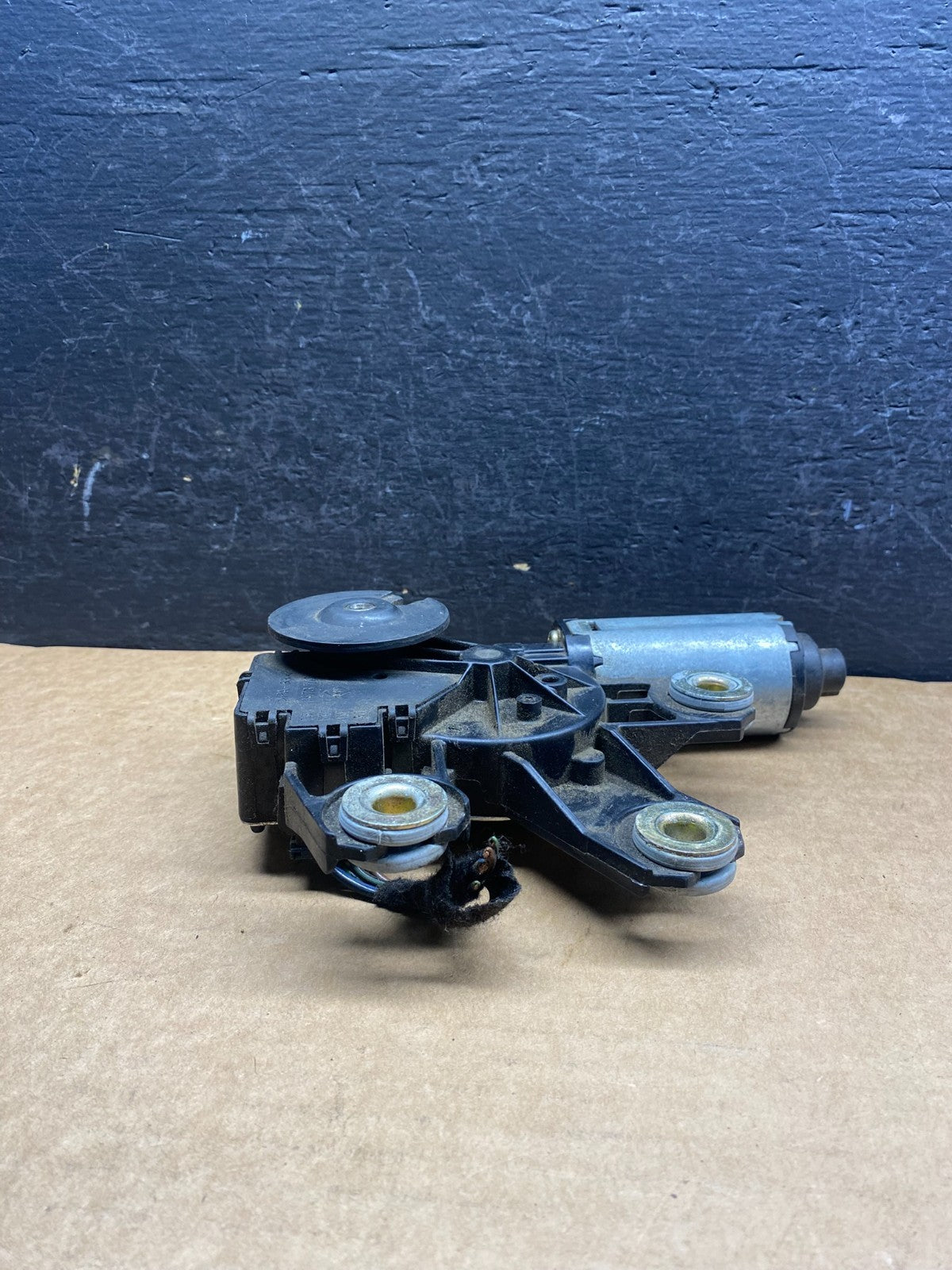 2004 to 2007 Volkswagen Touareg Rear Windshield Wiper Motor ad7503 DG1