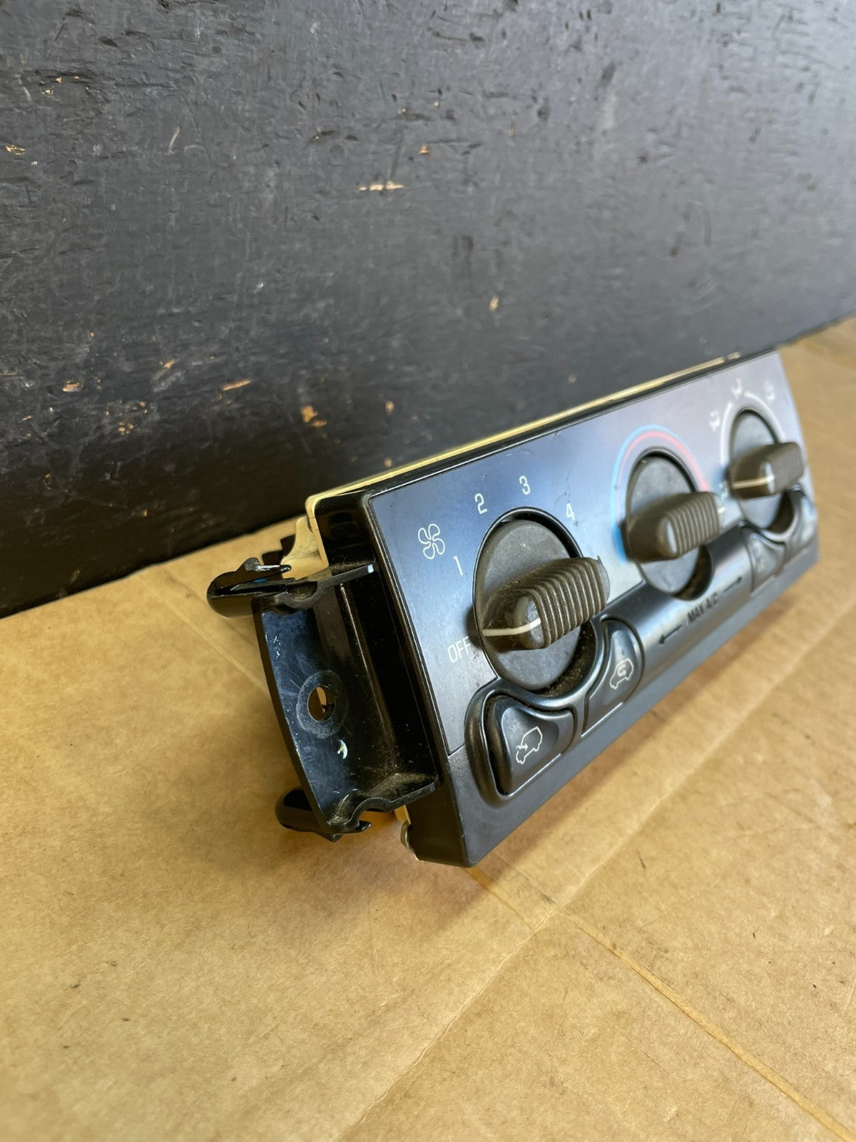 1999 to 2002 Chevrolet Silverado HVAC Heater Climate Control Module ac5215 DG1