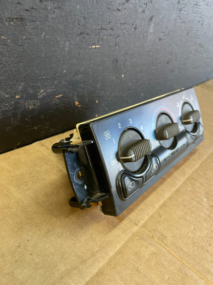 1999 to 2002 Chevrolet Silverado HVAC Heater Climate Control Module ac5215 DG1