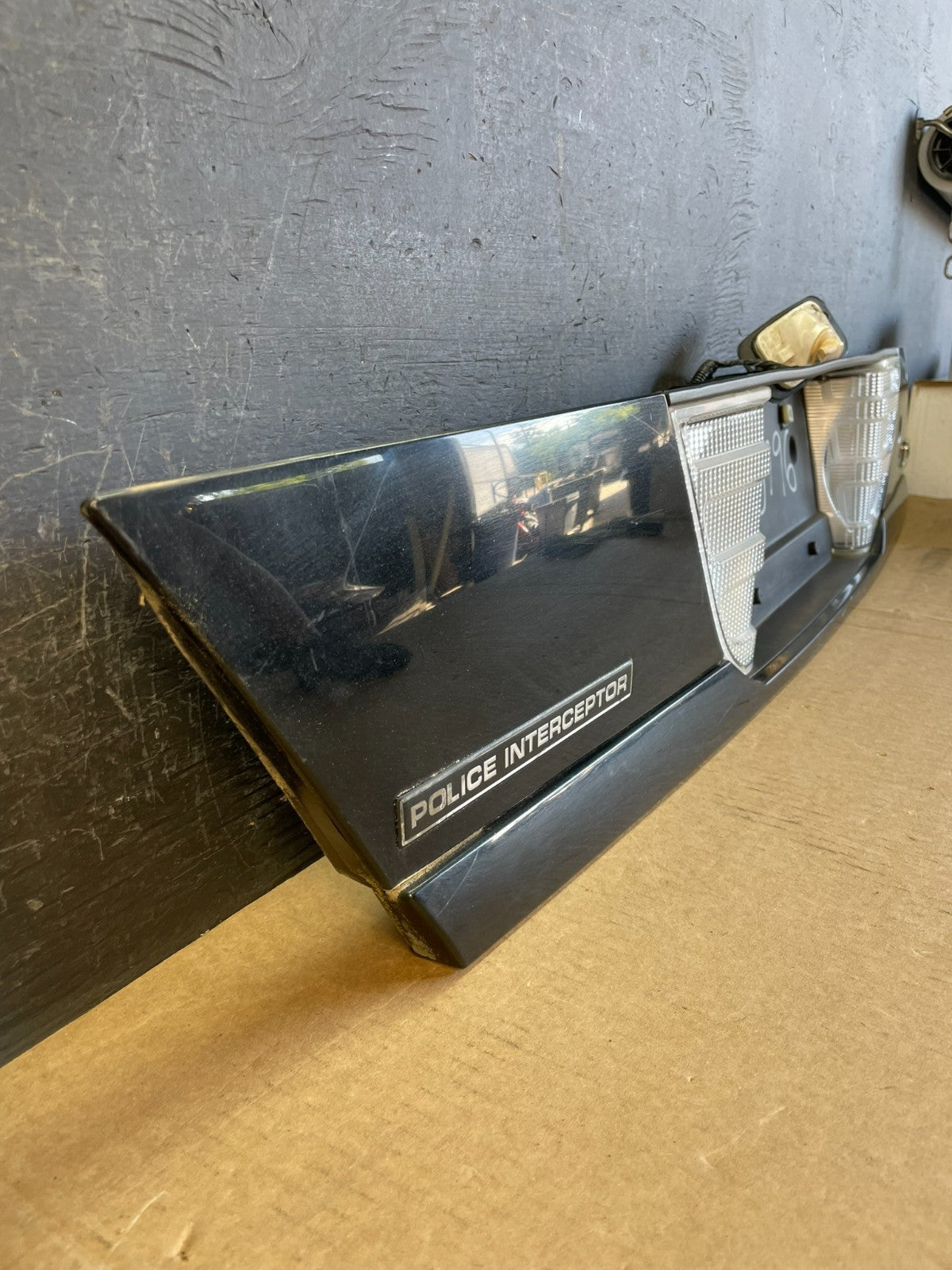 1998 - 2011 Ford Crown Victoria Trunk Rear Garnish License Plate Panel AD0140 DG2