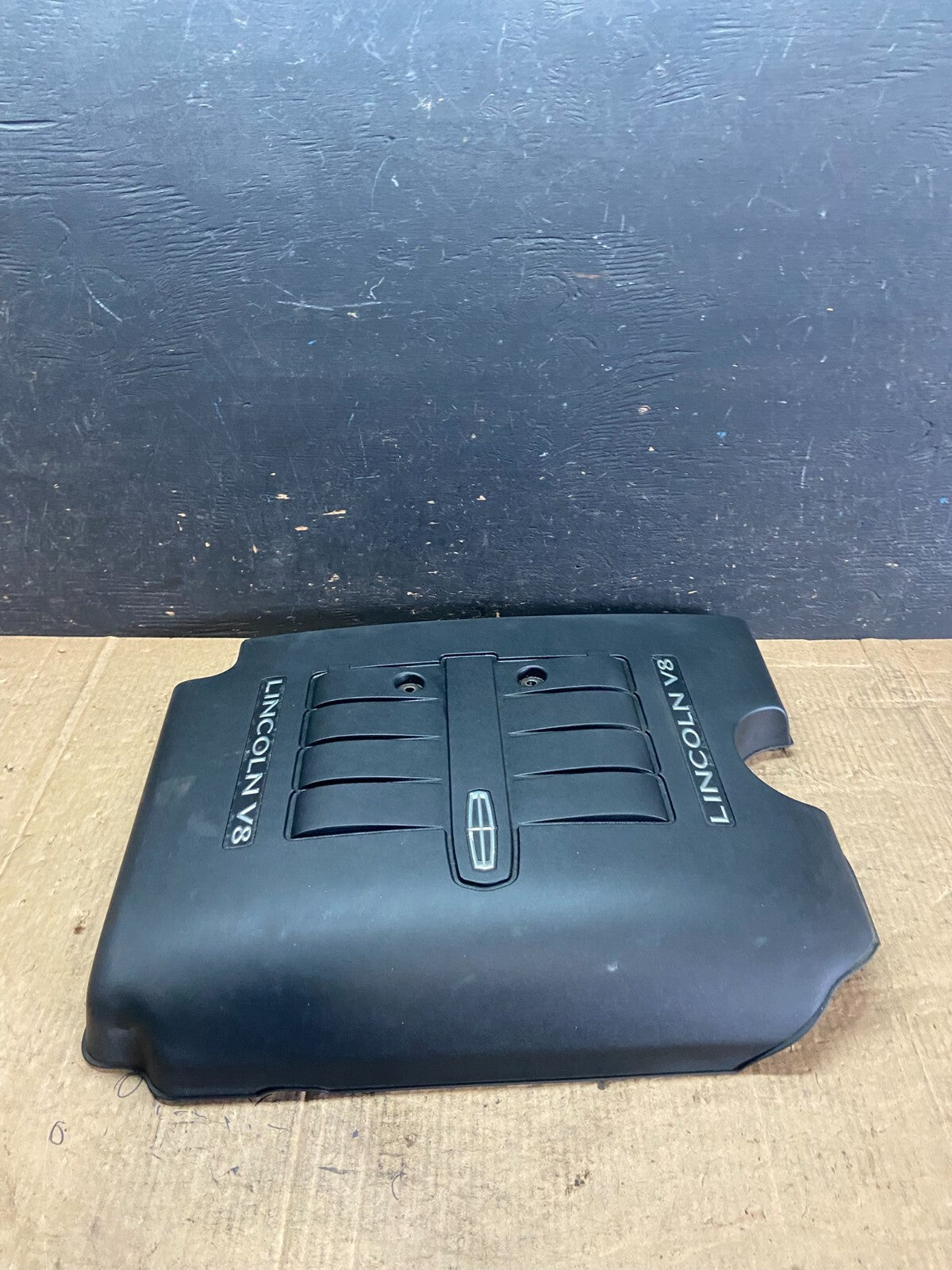2002 to 2004  Lincoln Navigator 5.4L V8 Engine Motor Cover O3295 DG0