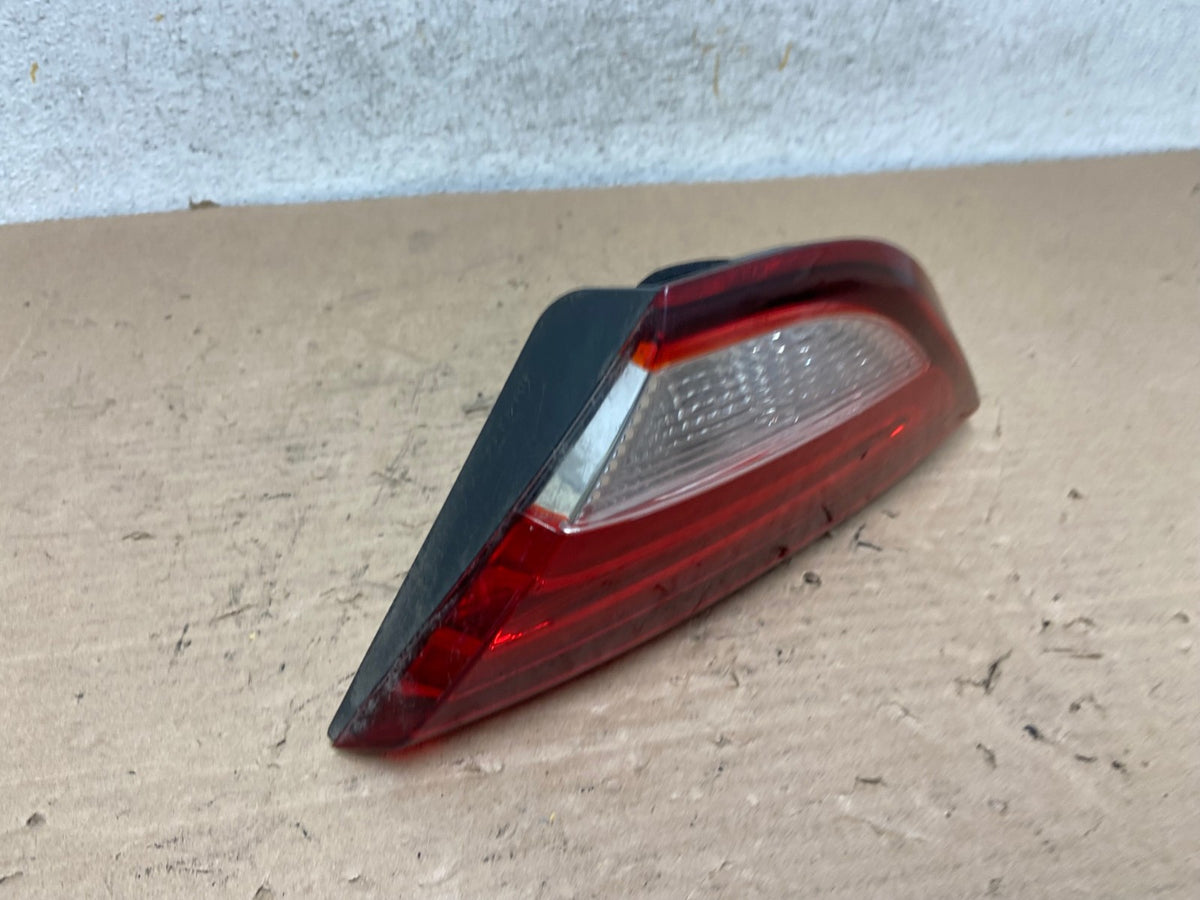 2015 to 2017 Chrysler 200 Sedan Right Passenger Inner Tail Light AI0966 LK2