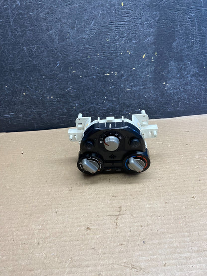 2012 to 2019 Nissan Versa Dash AC Climate Control Bezel Trim ah3506 DG0