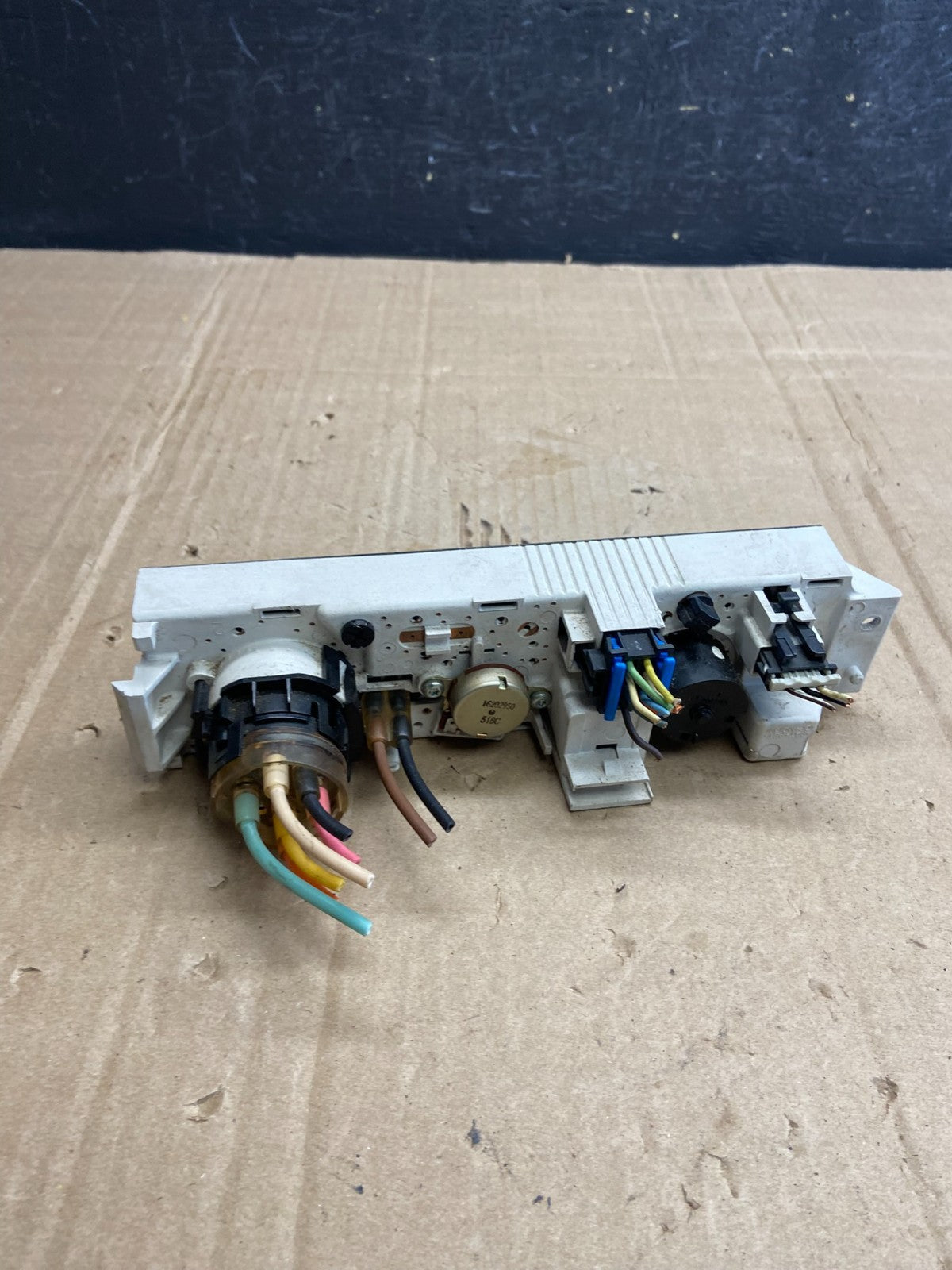 2001 - 2007 GMC Chevrolet Express 1500 Climate Control A/C AD7137 DG3