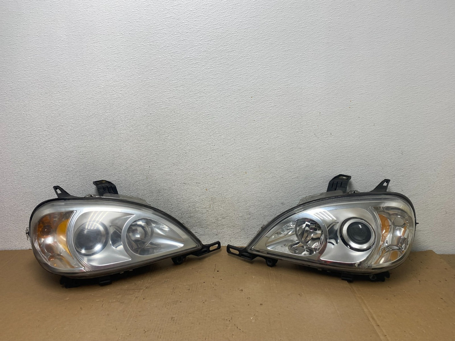 2002 - 2005 Mercedes ML ML350 ML500 Left+Right Side Halogen Headlights AD7964 DW0