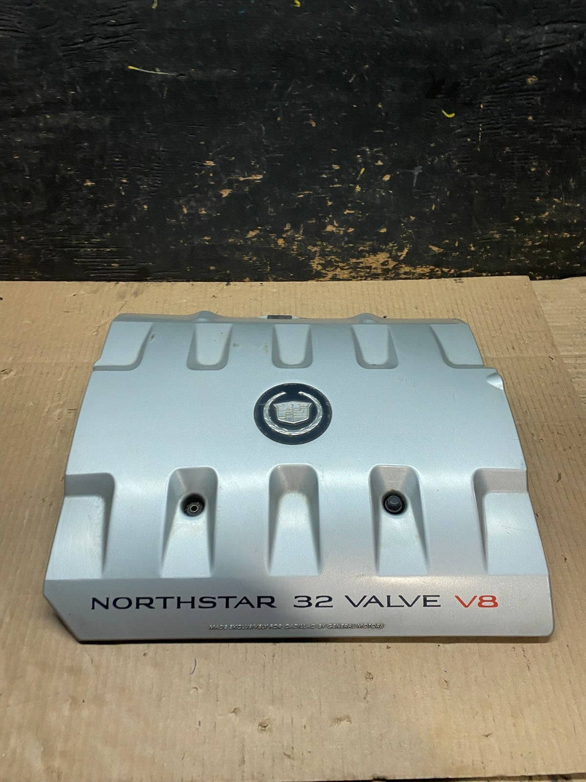 2001 to 2004 Cadillac Deville Seville Northstar Engine Motor Cover W5760 DG0
