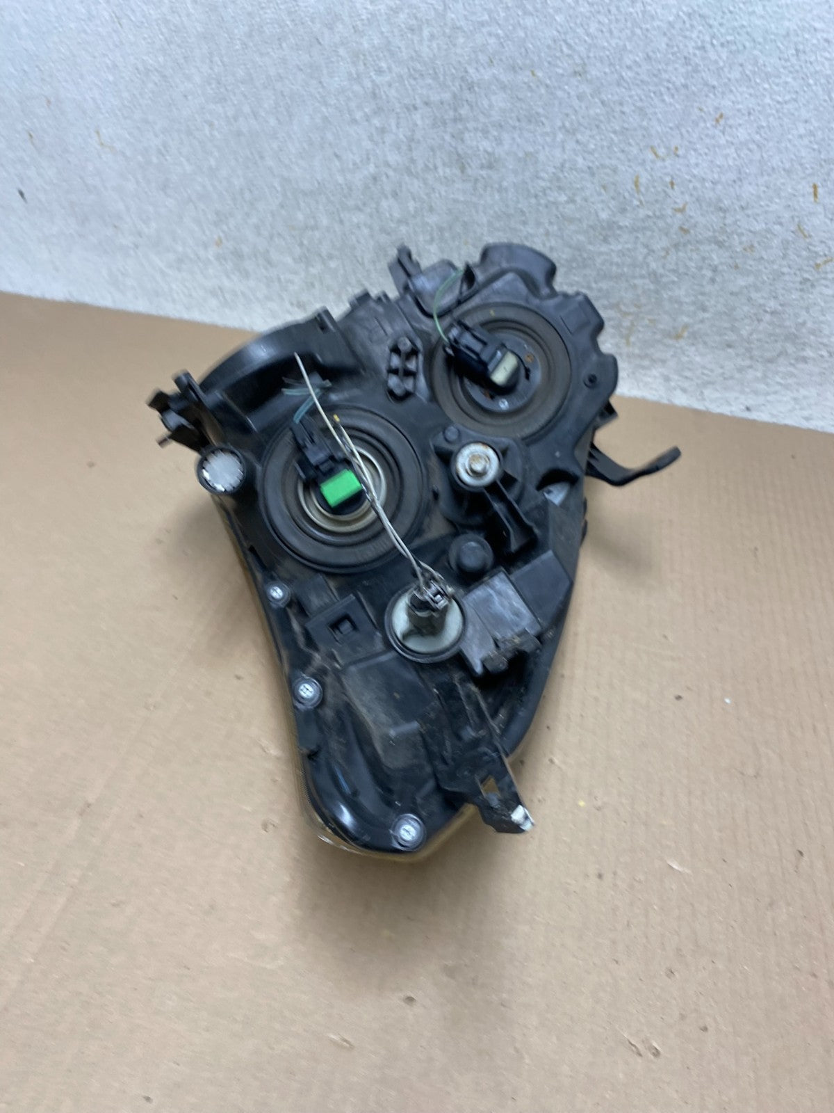 2009-2013 Nissan Rogue Right Passenger Halogen Headlight AJ2403 DW7
