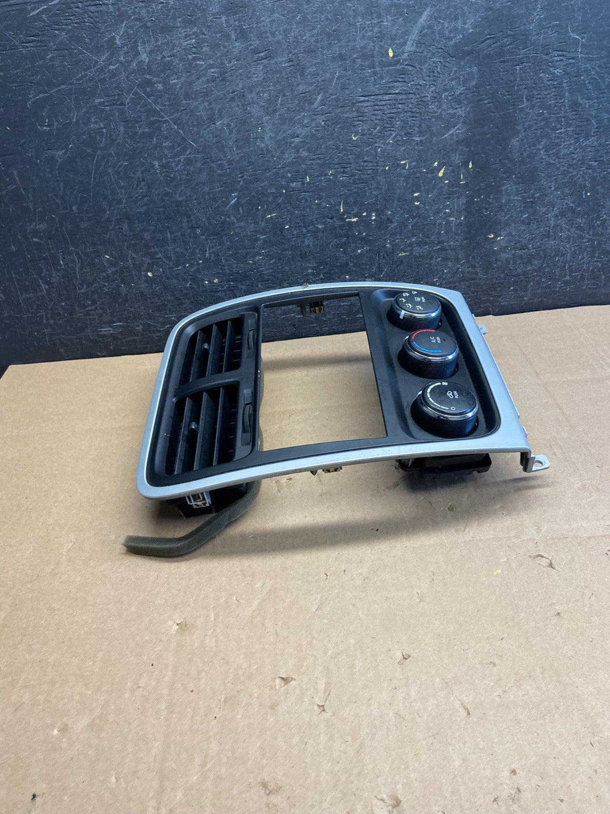 2010 to 2012 Dodge Caliber Dash Radio Center Bezel Climate Dash AI3233 DG1