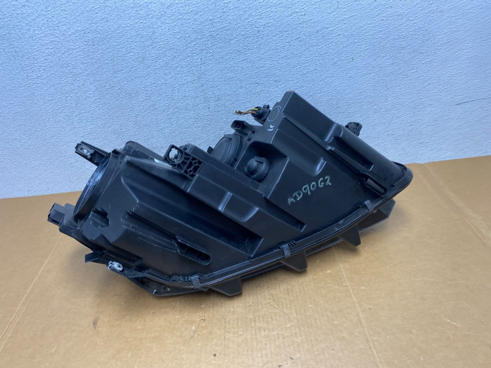 2016-209 Volkswagen Passat Left Driver LH Side Halogen Headlight AD9062 DG7