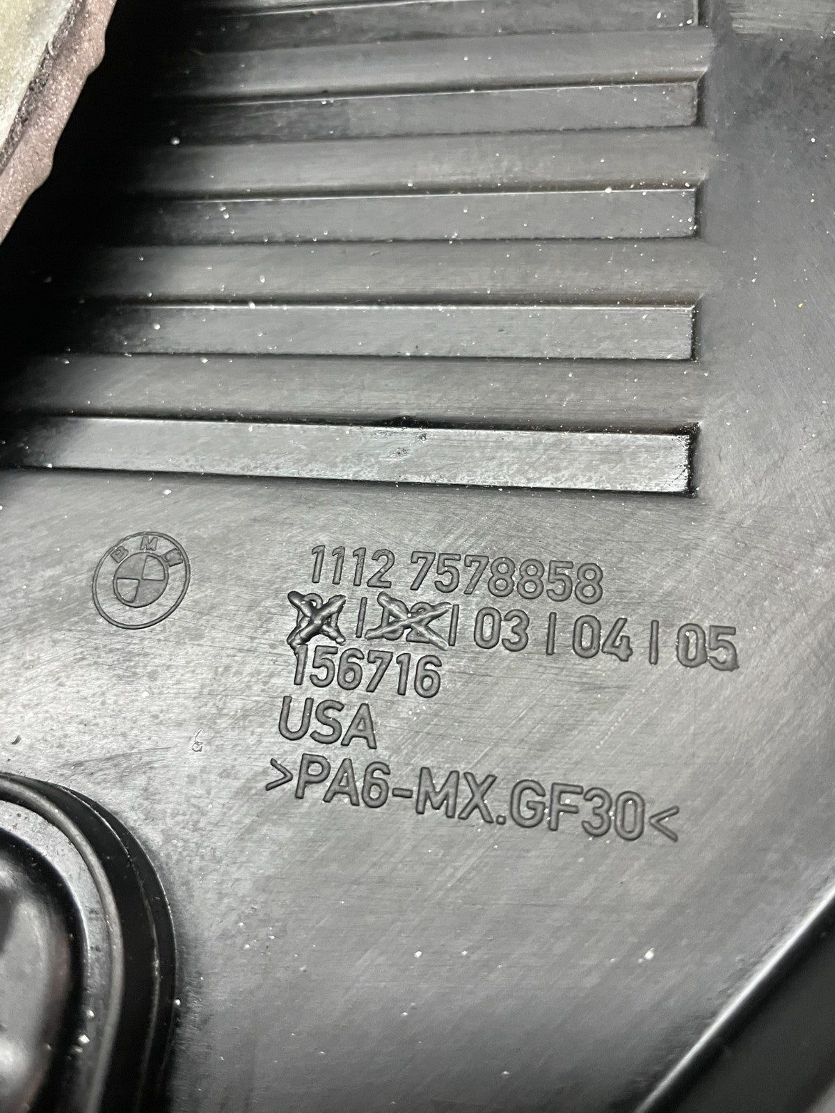 2009 to 2011 BMW 328i 528i  Plastic Engine Cover Shield OEM  Z3383 DG6