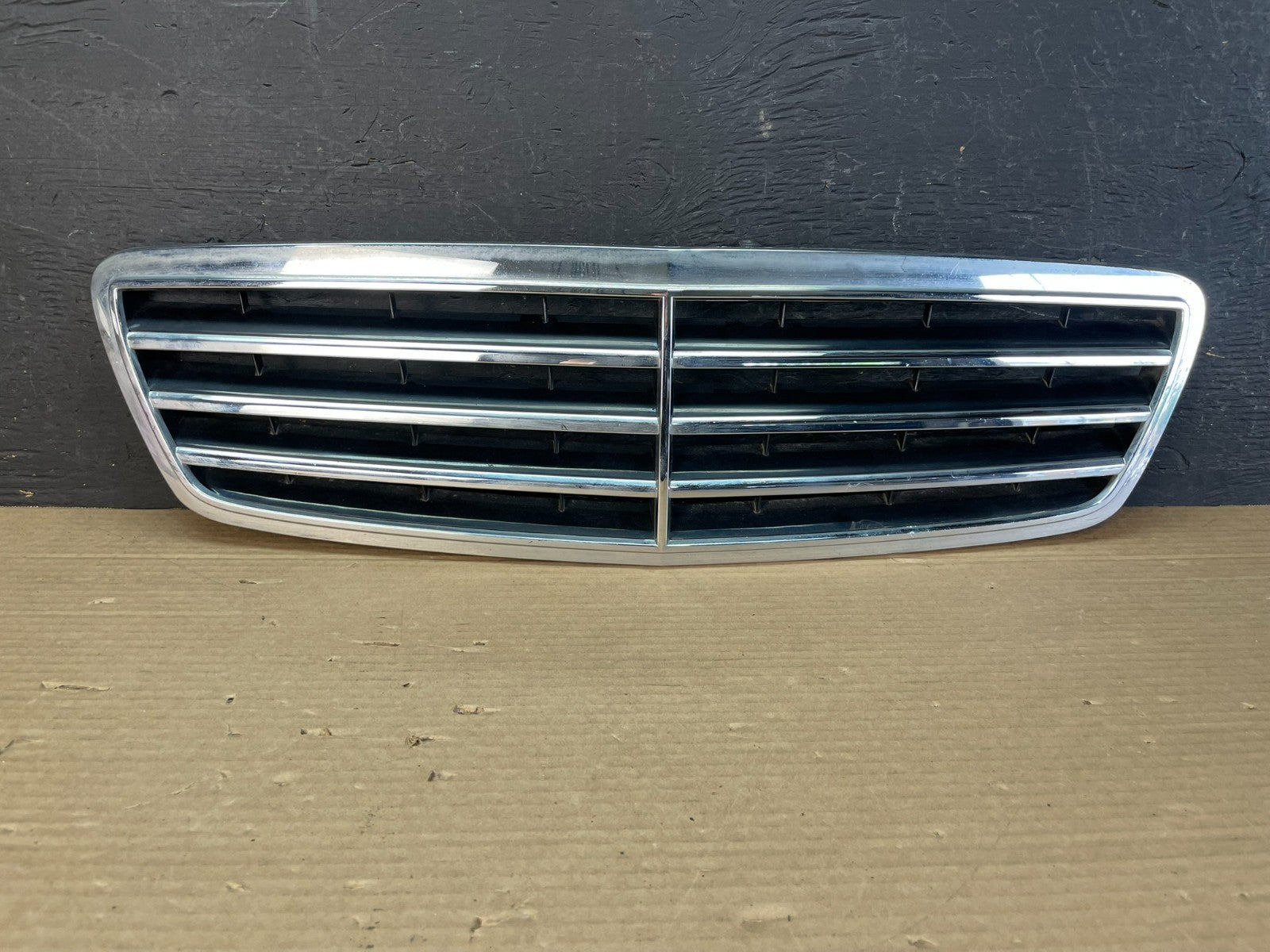 2001 to 2007 Mercedes C-Class Front Upper Grill Grille af3339 DG0
