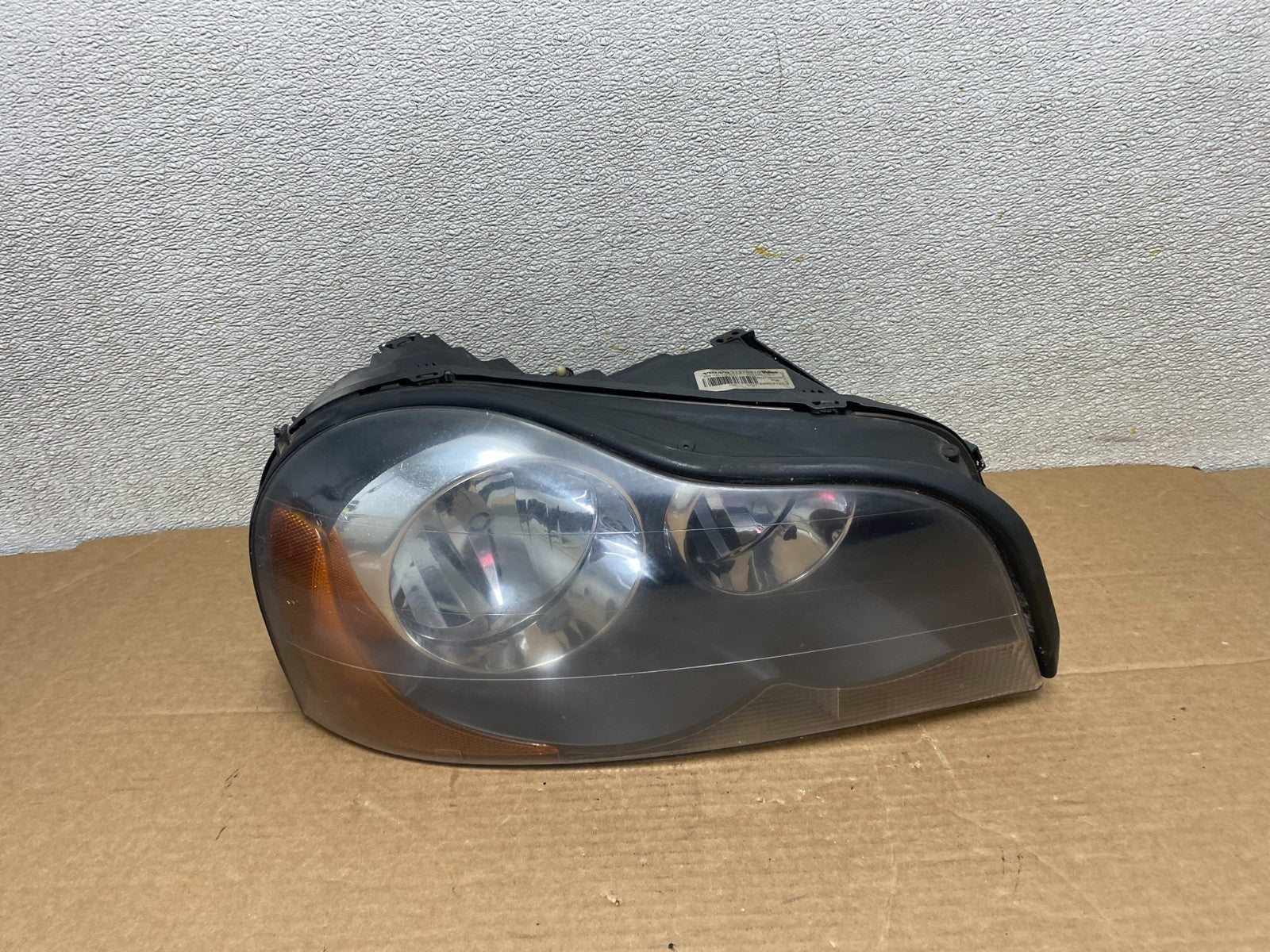 2003 to 2006 Volvo XC90 Right Passenger Rh Side Headlight Halogen Z1346 DW0
