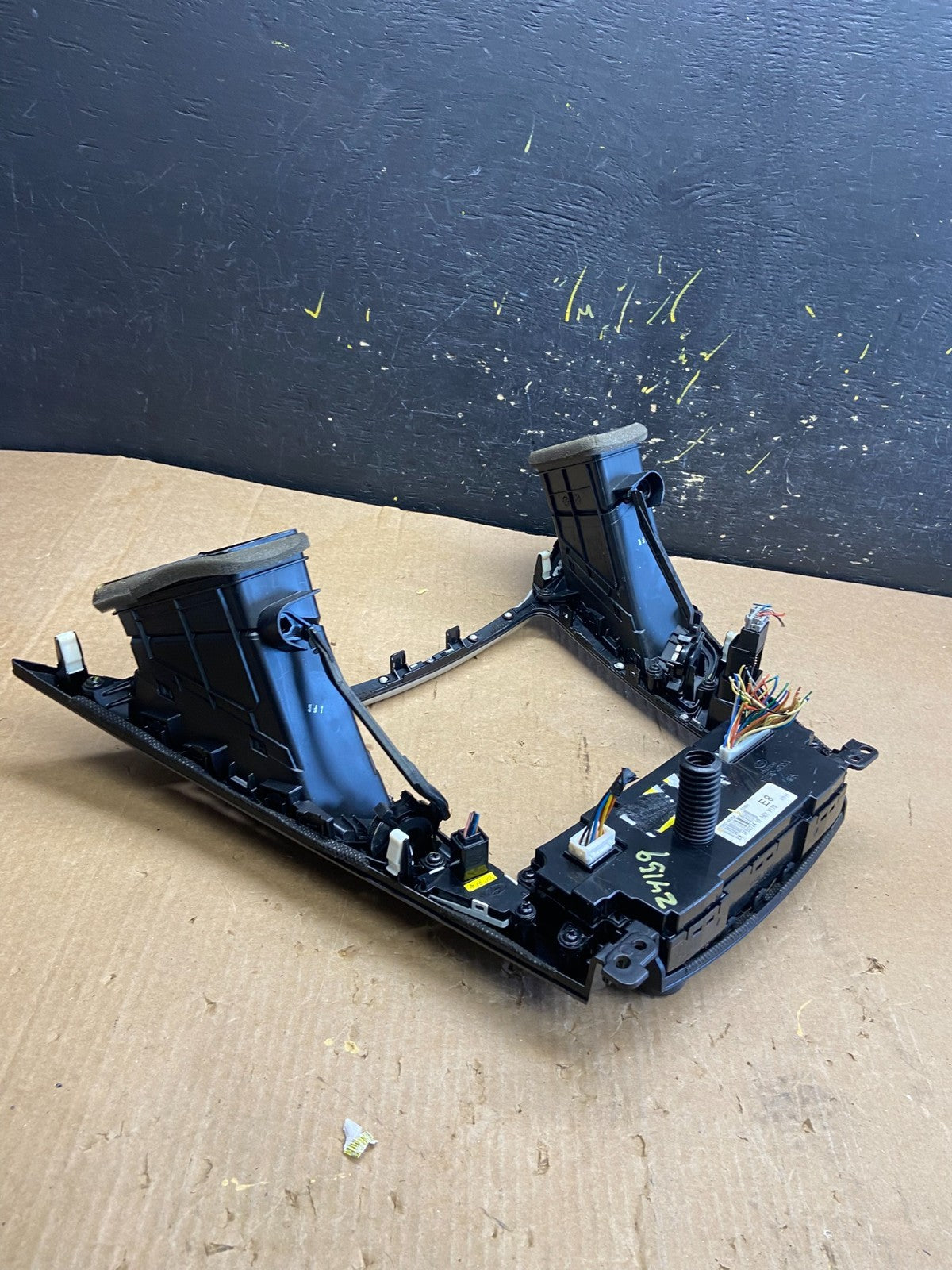 2011 to 2014 Hyundai Sonata Center Radio Climate Control Air Vent Bezel z4159 DG3