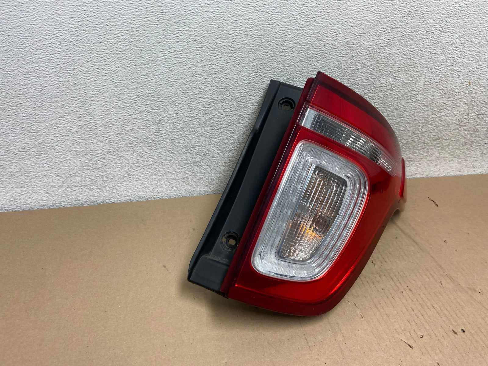 2011 2012 2013 2014 2015 Ford Explorer Right Passenger RH Tail light AG6650 LK2