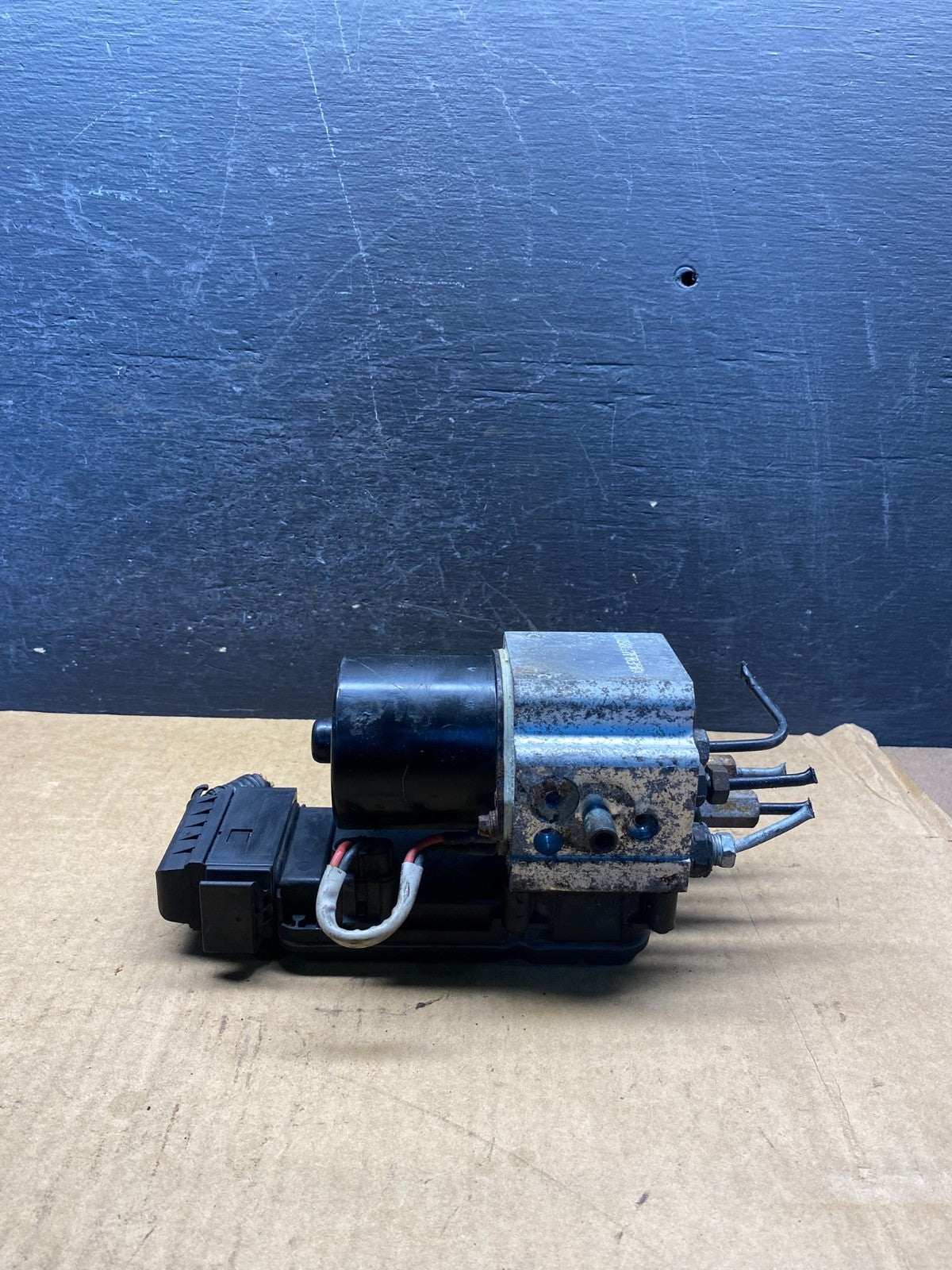 2004 2007 Ford E250 E350 Econoline Anti-Lock ABS Antilock Brake Pump AH7216 DW4