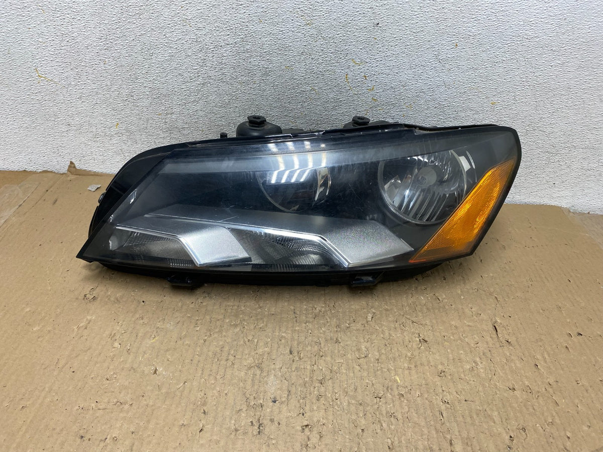2012-2015 Volkswagen Passat Left Driver LH Side Halogen Headlight AH2959 DW0