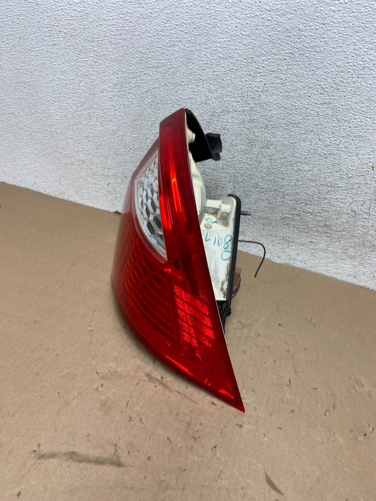 2010 2011 2012 Ford Fusion Right Passenger Side Tail Light AG40681