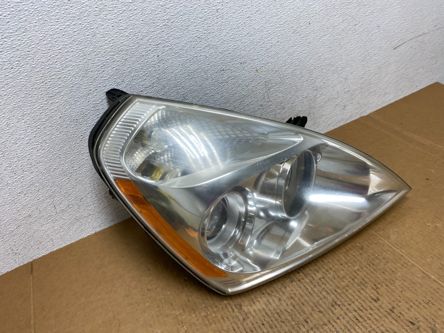 2008-2012 Kia Sedona Right Passenger RH Side Headlight Halogen AE0494 DW2