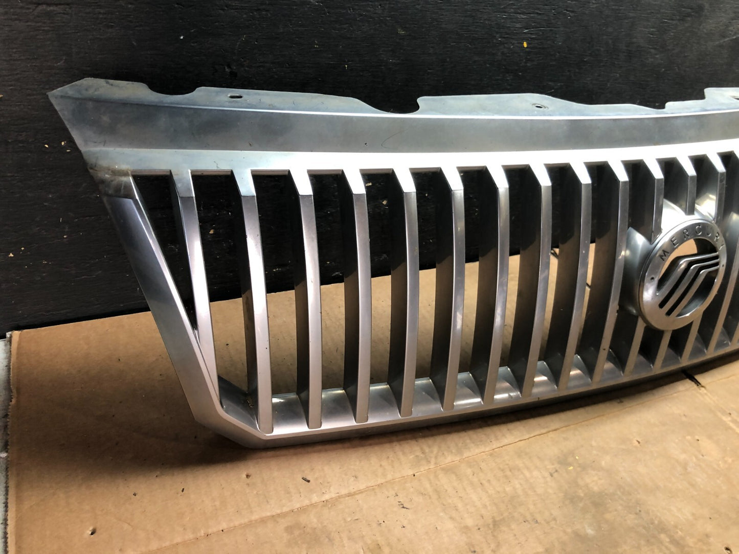 2002 to 2005 Mercury Mountaineer Front Upper Grill Grille Oem A0436 DG11