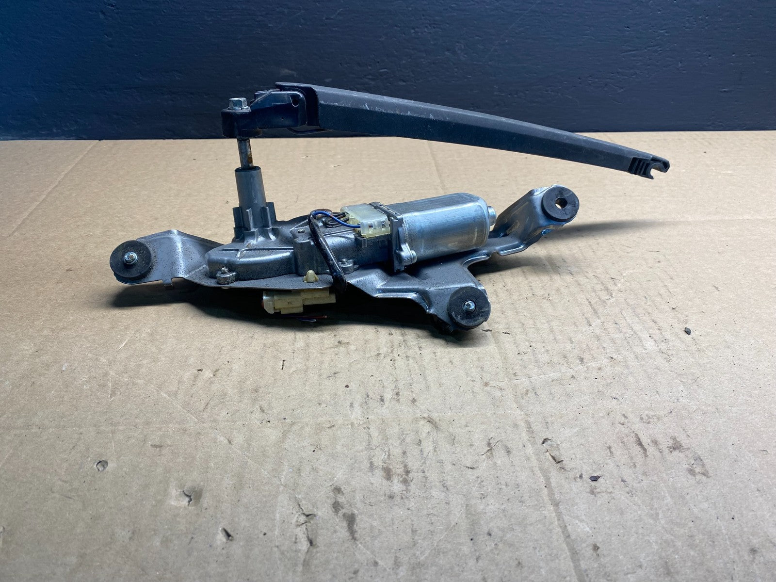 2007 to 2015 Mazda CX-9 CX9 Windshield Rear Wiper Motor AB4236 DG1