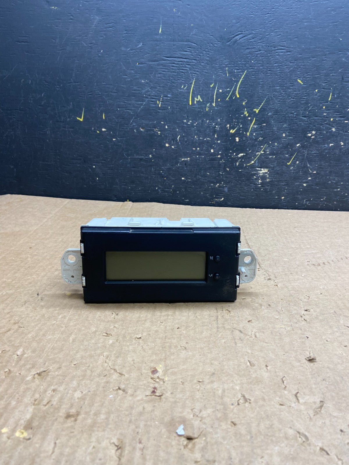 2007 to 2011 Mitsubishi Endeavor Dash Information Display Screen Clock  Z4228 DG0