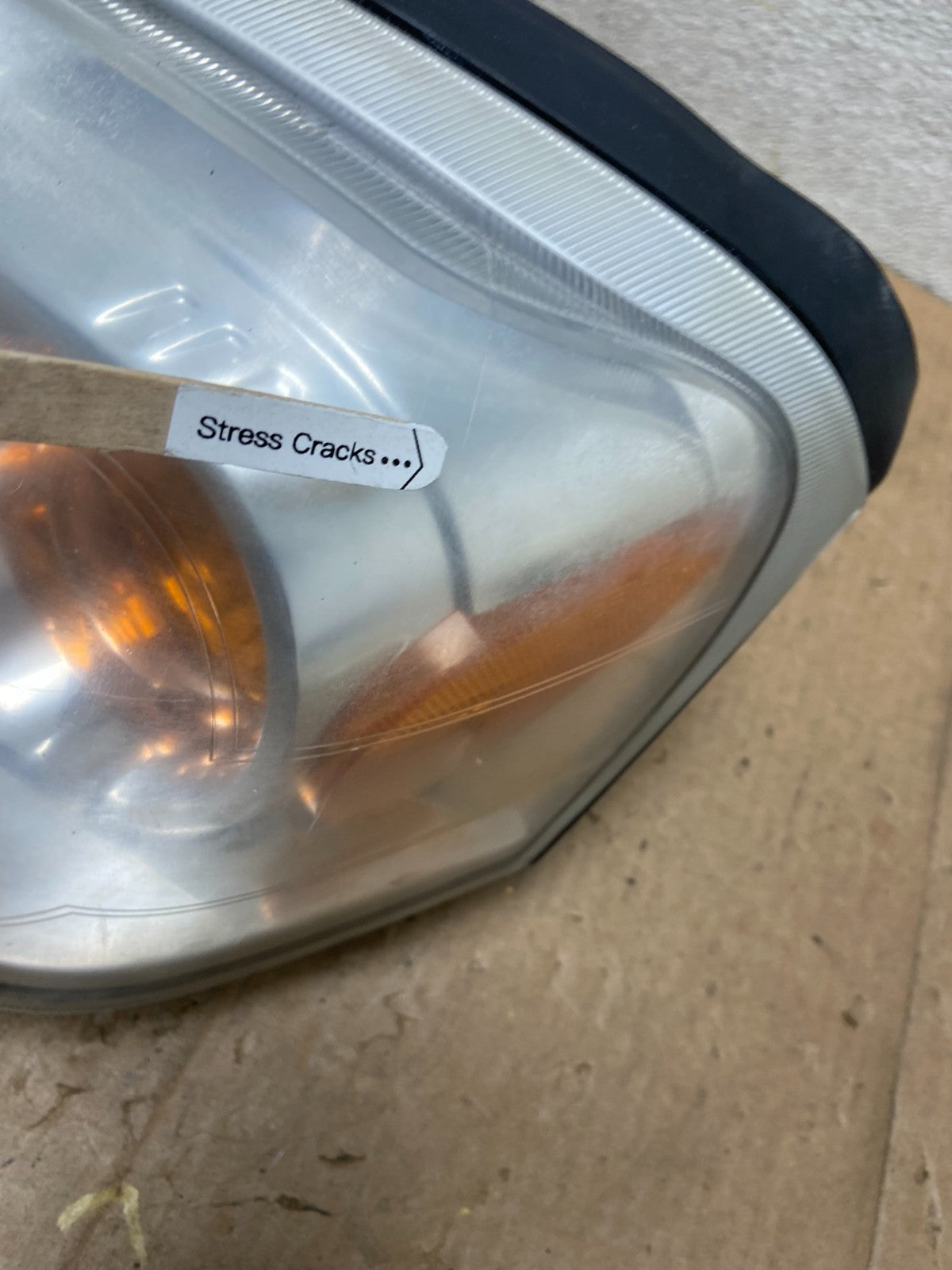 2006 to 2007 Saturn Vue Headlight Left Driver LH Side Halogen AA7105 DW4