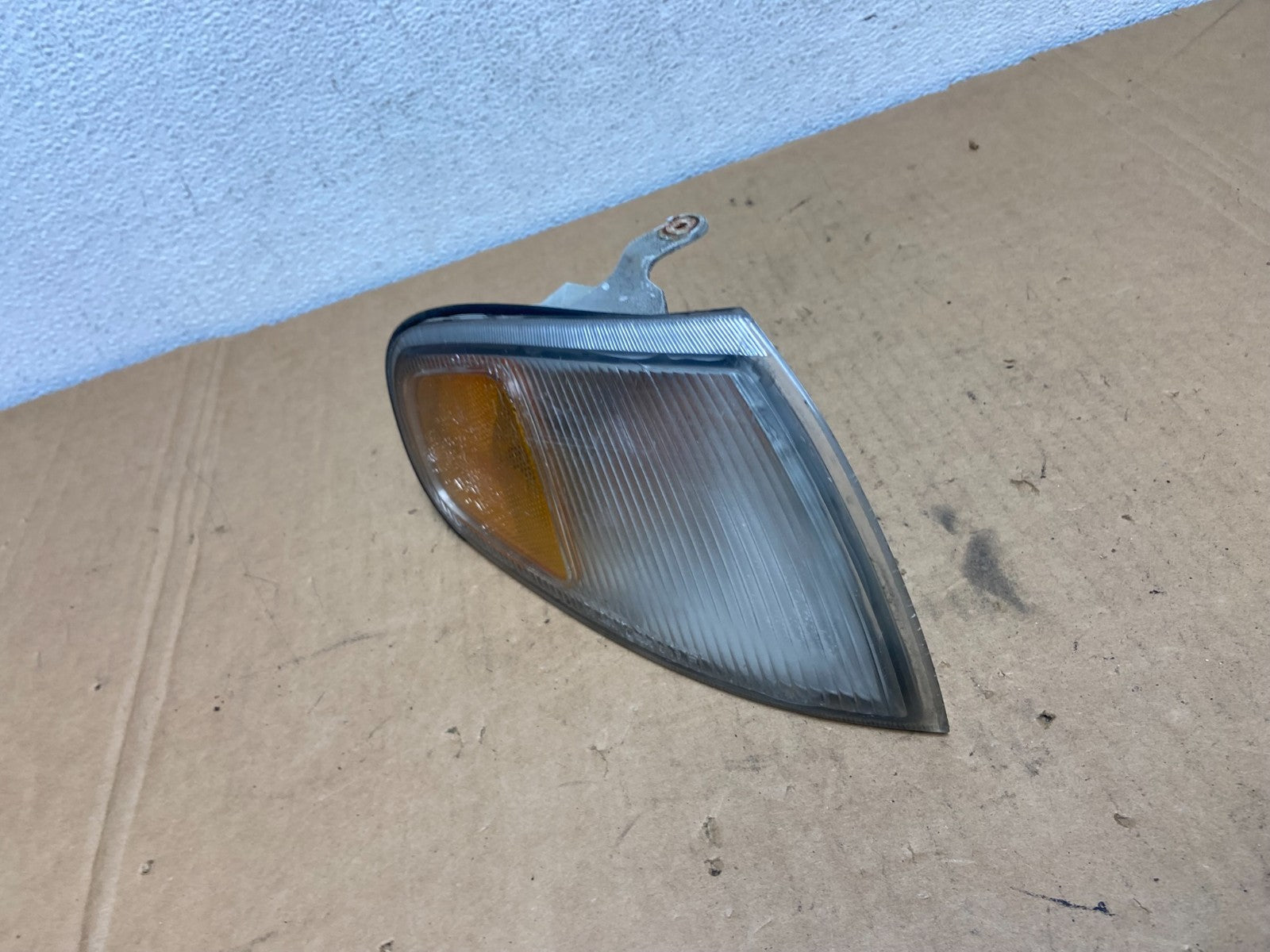 1995 to 1996 Toyota Camry Right Passenger RH Side Turn Signal AD2743 DW1