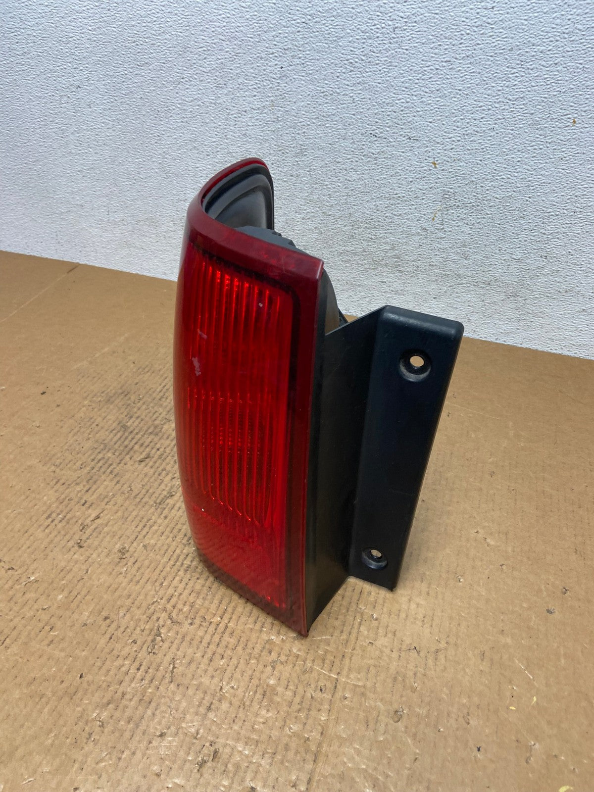 2003 to 2006 Lincoln Navigator Left Driver LH Side Tail Light AE0241 LK1