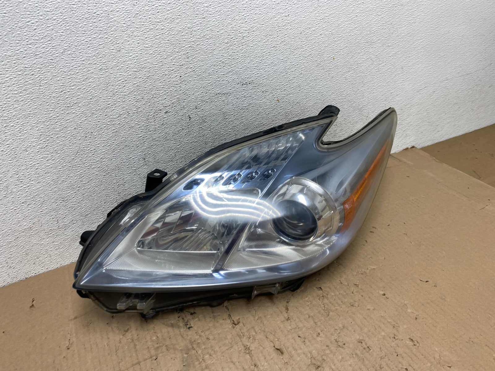 2010 - 2011 Toyota Prius Left Driver LH Halogen Headlight AE8872 LK2