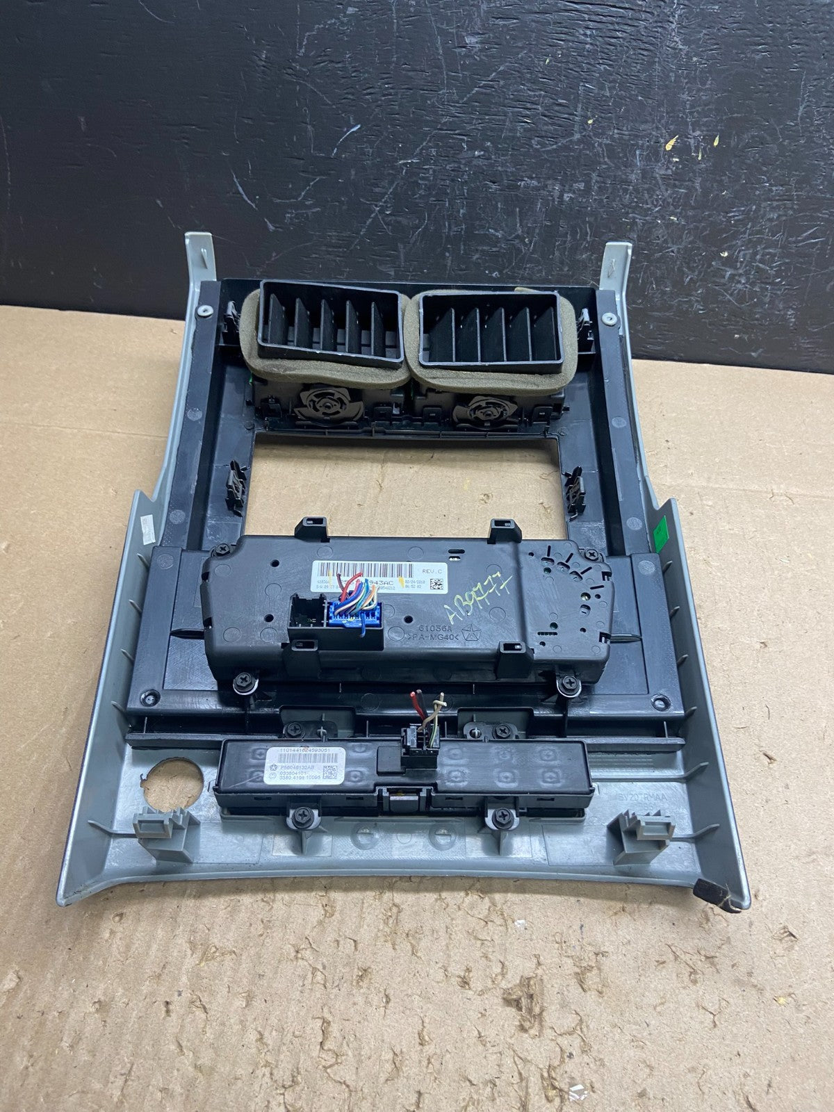 2008 to 2012 Jeep Liberty Dash Climate Temperature Control Radio Bezel AB9777 DG4