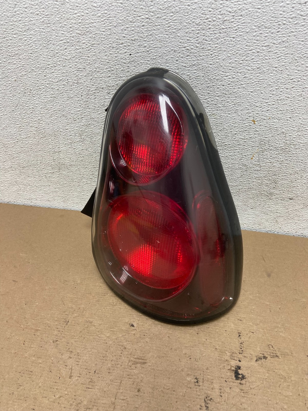 2000 to 2005 Chevrolet Monte Carlo Right Passenger RH Side Tail Light AF4850 DW0