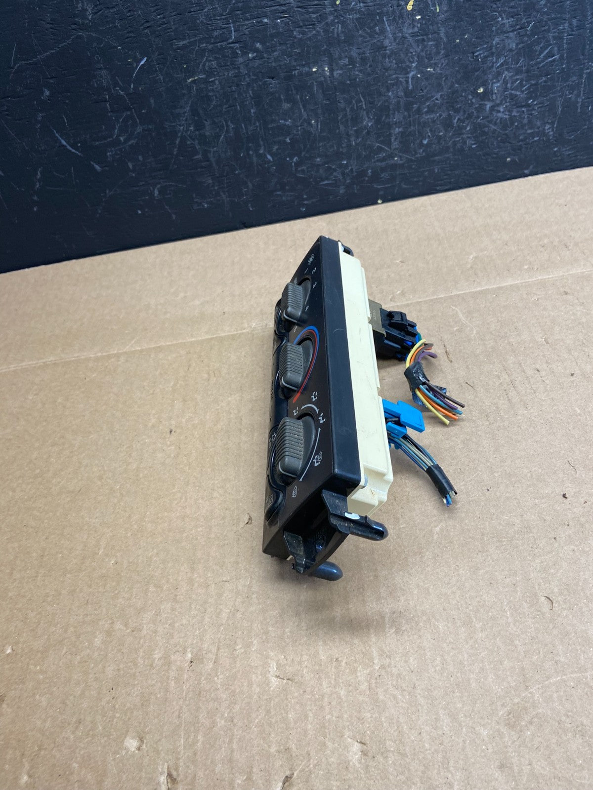 1999 to 2002 Chevrolet Silverado HVAC Heater Climate Control Module AC6158 DG2