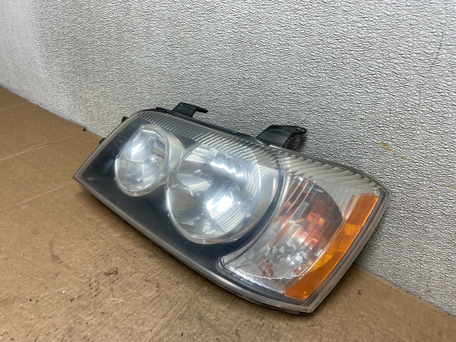 2001 2002 2003 Toyota Highlander Headlight Left Driver LH Side AA3860 DW1