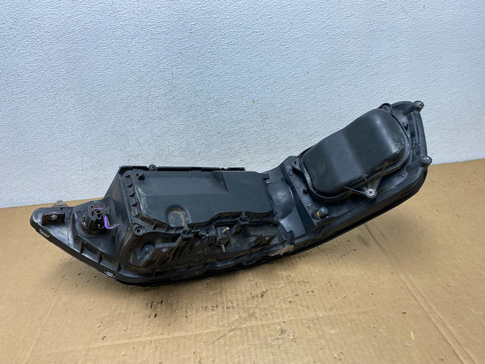 2005 to 2011 Lincoln Town Car Left Driver LH Side Headlight AD1088 DW5
