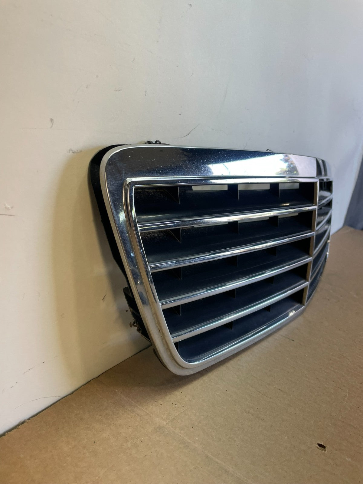 2000 to 2003 Mercedes Benz E-Class E320 E55 Front Upper Grill Grille AH0323 DG2