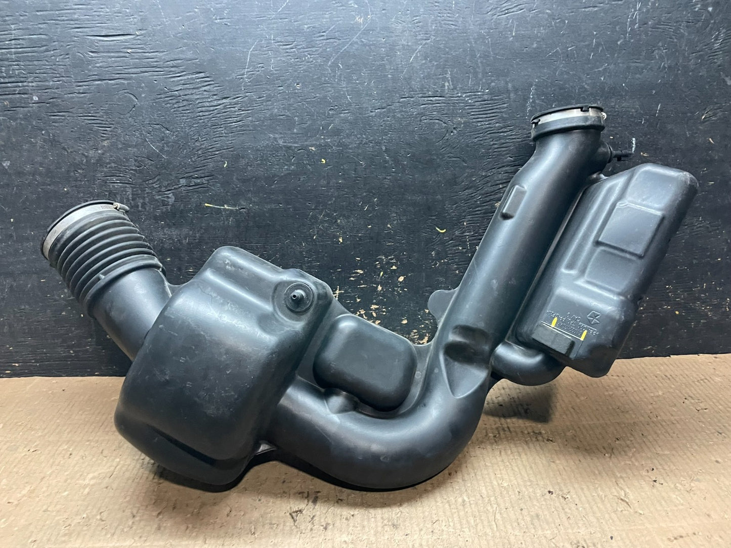 2011 - 2013 Dodge Durango 3.6L Resonator Air Intake Tube y6617 DG4