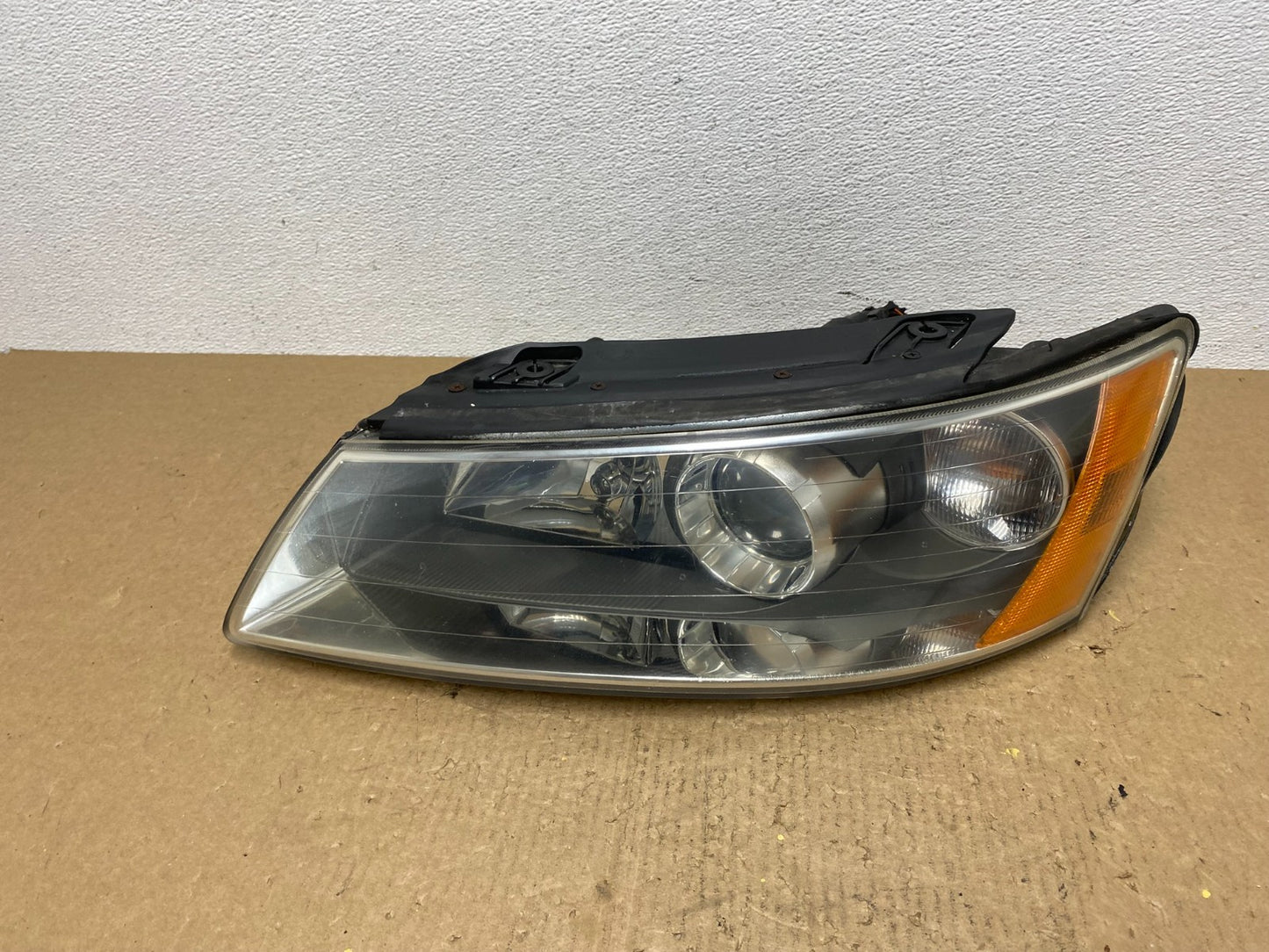 2006 to 2008 Hyundai Sonata Left Driver LH Side Headlight Halogen AC1611 DW0
