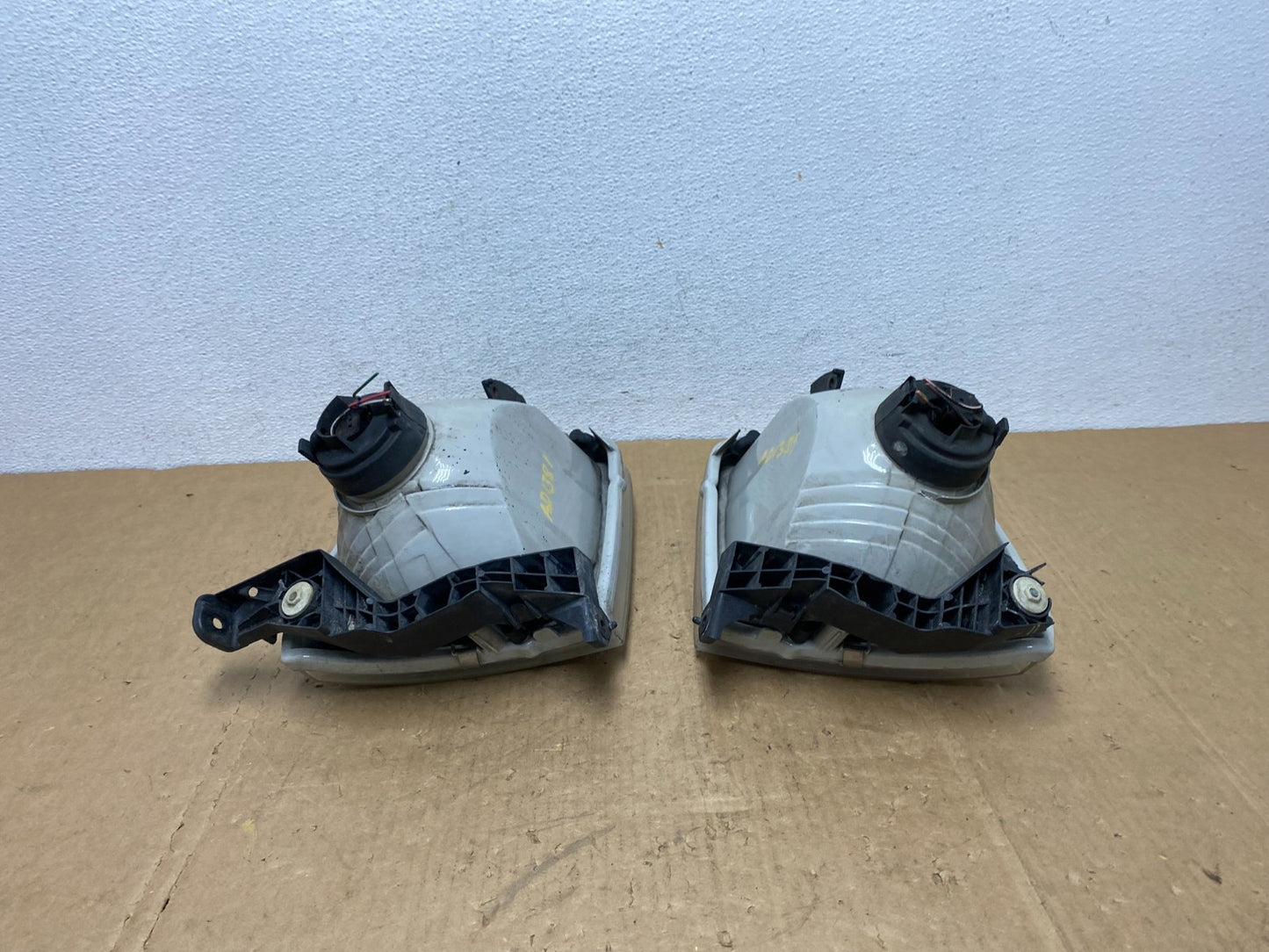 2000 - 2004 Toyota Tundra Left+Right Side Halogen Headlights AD1381 DW11