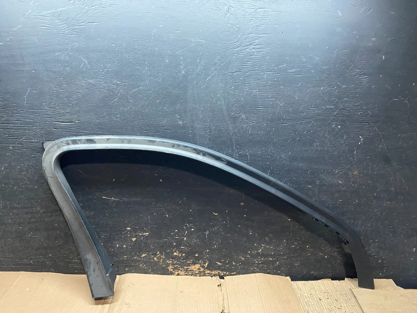 2020 to 2023 BMW X6 G06 Left front door glass trim 7455699 W4686 PS0