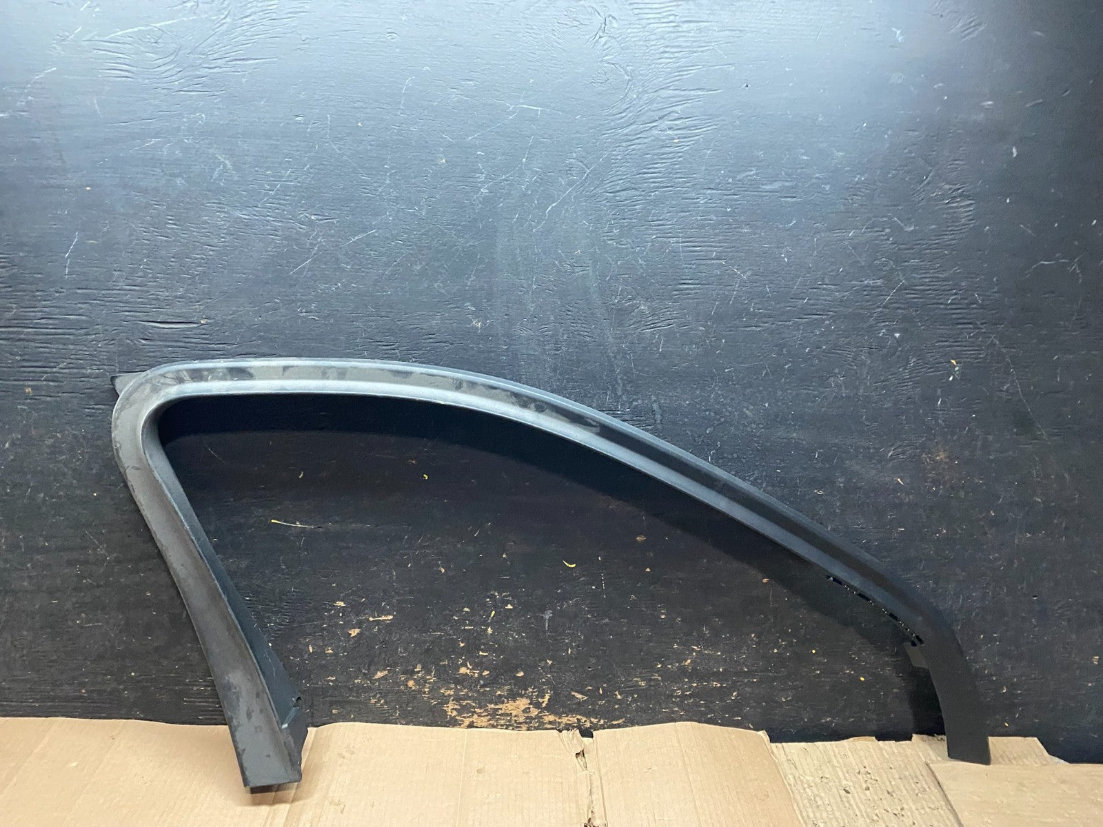 2020 to 2023 BMW X6 G06 Left front door glass trim 7455699 W4686 PS0